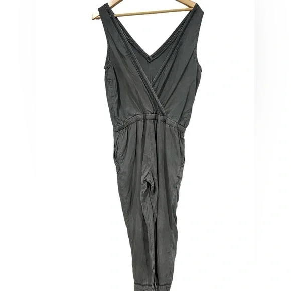 Anthropologies Cloth And Stone Gray Size Small Jumpsuit Romper Pants Wrap top - Picture 6 of 9